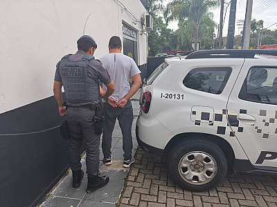 Polícia Militar prende homem procurado por envolvimento com facções criminosas em Caraguatatuba