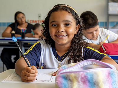 Prefeitura de São Sebastião entrega 200 mil peças de uniformes escolares para mais de 16 mil alunos da rede municipal