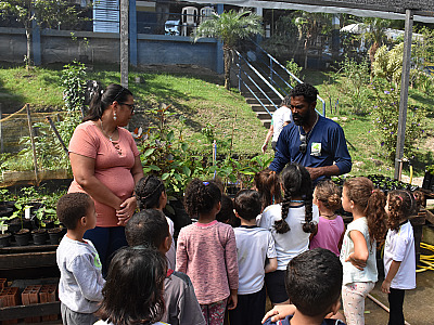 Estudantes de Ilhabela visitam o Viveiro Municipal