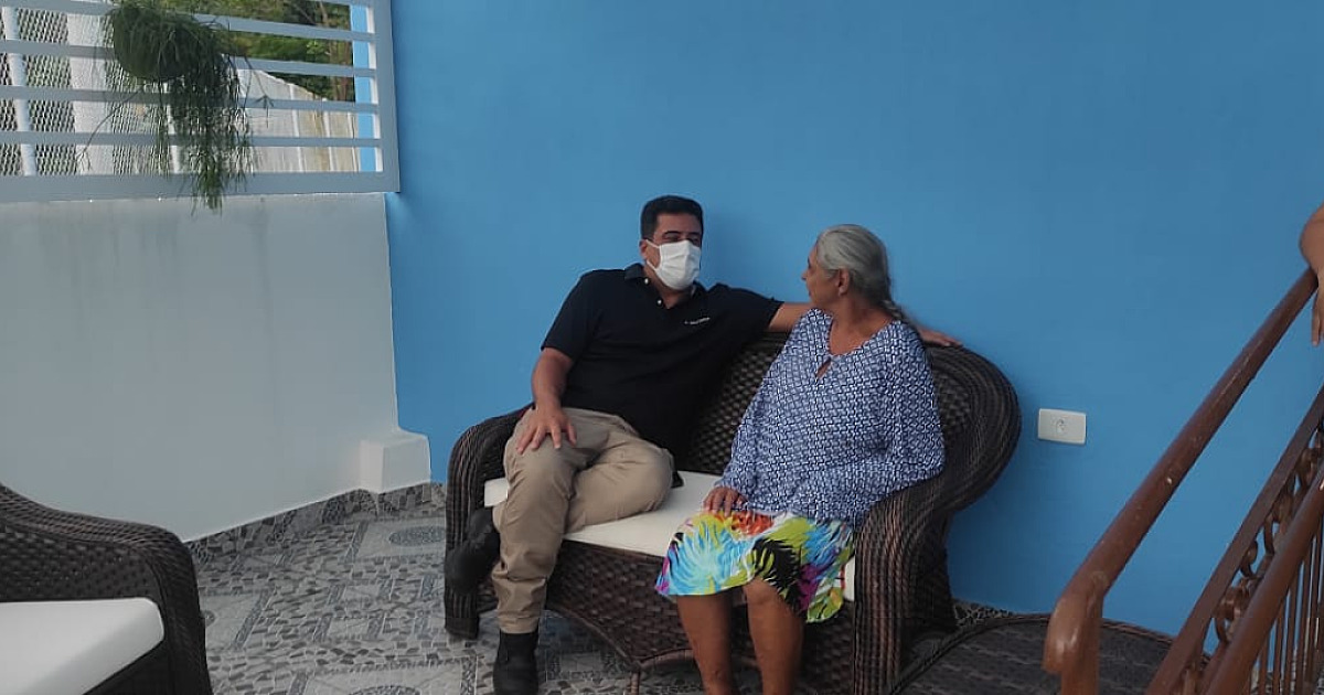 Prefeito Felipe Augusto visita Lar Vicentino após reparo feito pela SESEP em telhado
