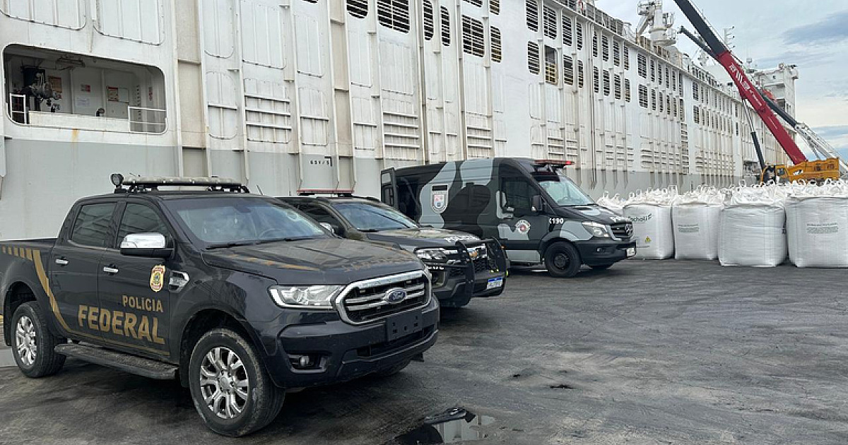 PF e PM/SP realizam fiscalização em embarcações em São Sebastião