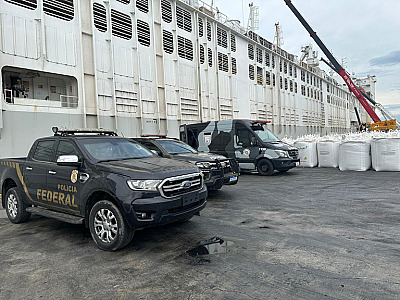 PF e PM/SP realizam fiscalização em embarcações em São Sebastião