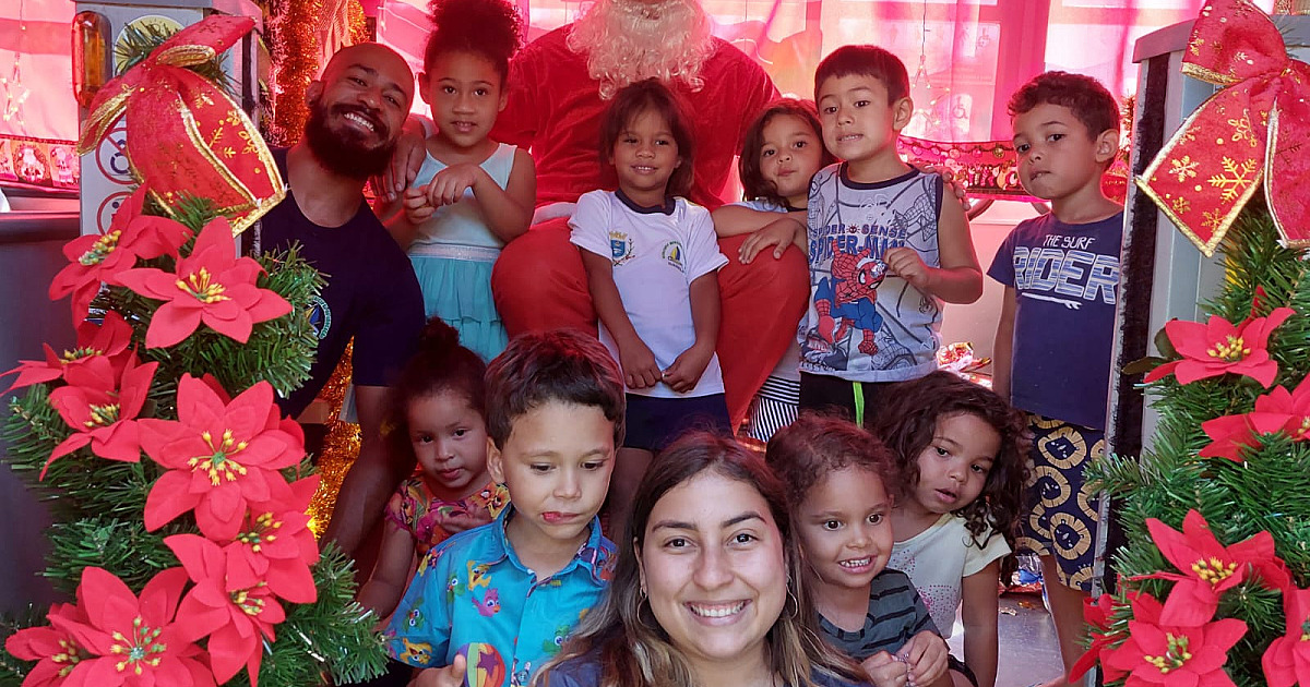 Em véspera de Natal Ilhabela recebe ônibus natalino