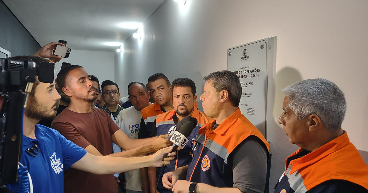 Tarcísio de Freitas disse estar impressionado por tragédia causada pela chuva no Litoral Norte