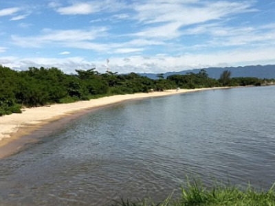 Corpo com sinais de violência é encontrado na Praia da Enseada, em São Sebastião.