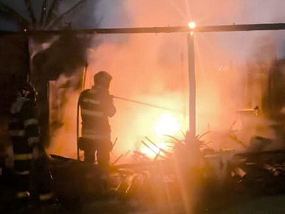 Bombeiros controlaram o incêndio