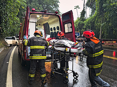 Acidente ocorreu na Rodovia Rio-Santos, na altura da cidade de Caraguatatuba.