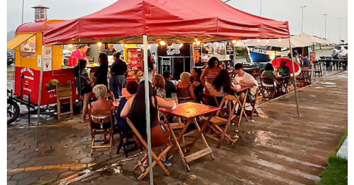 Complexo Turístico do Camaroeiro em Caraguatatuba recebe food trucks e música ao vivo até 12 de abril
