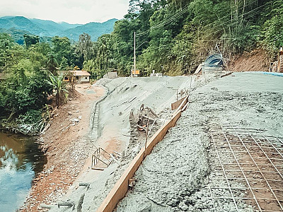 Obras na estrada da Beira Rio