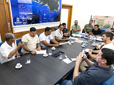 Reunião foi realizada no gabinete do prefeito nesta segunda-feira (13)