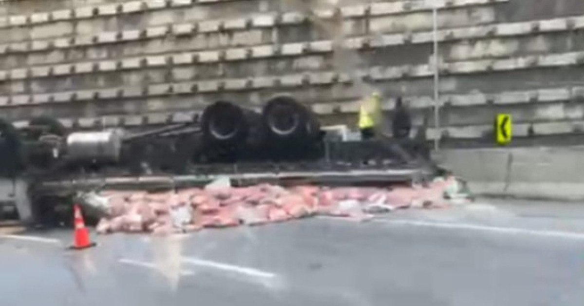 Vídeo mostra caminhão tombado na Tamoios após acidente nesta quinta-feira (2)