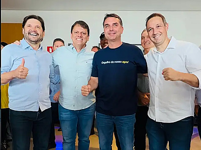 Flávio Bolsonaro e Tarcísio de Freitas participam do Agrishow