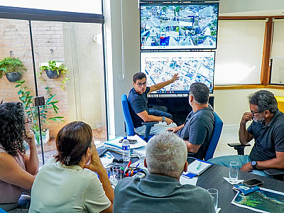 Prefeito cobrou avanço das obras da Sabesp no município.