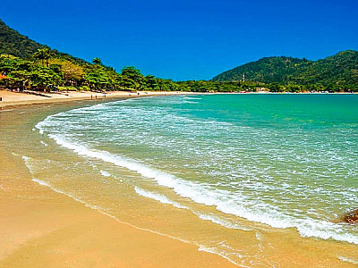 Praia do Lázaro, em Ubatuba, foi considerada imprópria pela CETESB nesta semana.