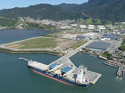Porto de São Sebastião.