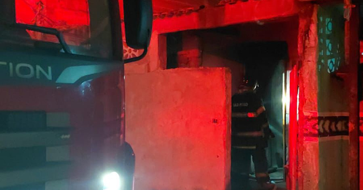 Casa é consumida pelo fogo no bairro Perequê Mirim em Caraguá