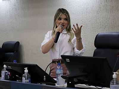 Vereadora Gislaine de Oliveira Carvalho (Dra. Lalá), autora do projeto de Lei nº 9725.