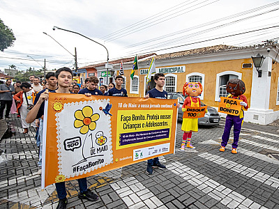 As ações envolvem caminhadas de conscientização, rodas de conversa, mostras culturais e a apresentação teatral "Defenda-se: conte pra alguém".