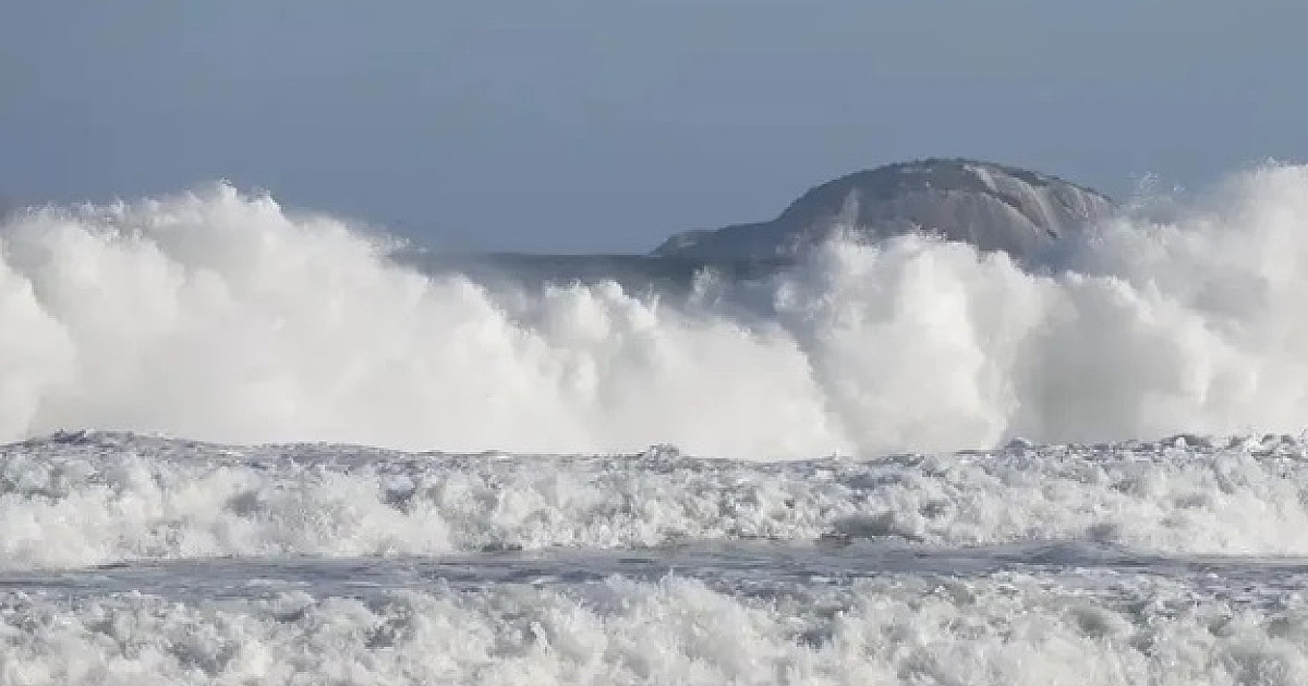Litoral Norte entra em alerta de ressaca com ondas de até 3 metros
