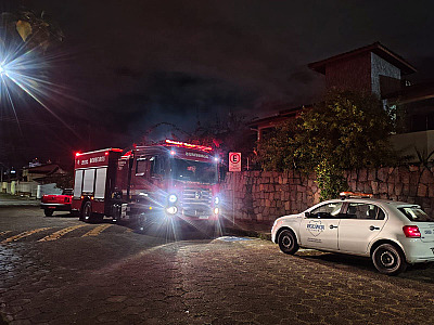 Equipes do CB foram acionadas nesta madrugada para combater incêndio.