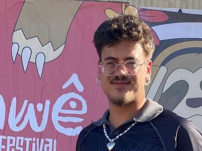 Jovem estava desaparecido desde segunda-feira (11) quando entrou no mar para tentar ajudar uma amiga.