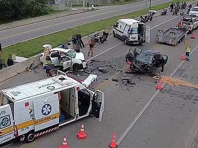Acidente envolvendo dois carros deixa três feridos no Contorno Sul da Tamoios