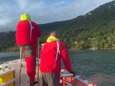 GBMar entra no segundo dia de buscas de casal desaparecido em Ilhabela.