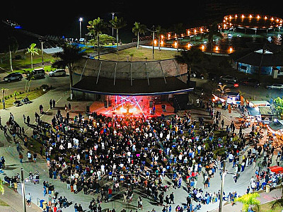 Evento acontece em junho com atrações internacionais em vários bairros do município.