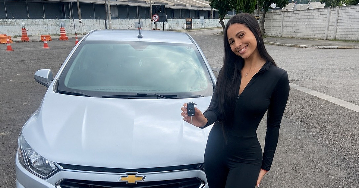 Mãe solo de Ilhabela muda de vida após qualificação em tecnologia e conquista o primeiro carro