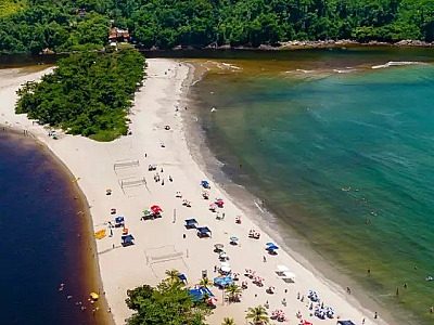 São Sebastião tem 100% das praias próprias para banho e temporada de baleias