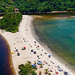 São Sebastião tem 100% das praias próprias para banho e temporada de baleias